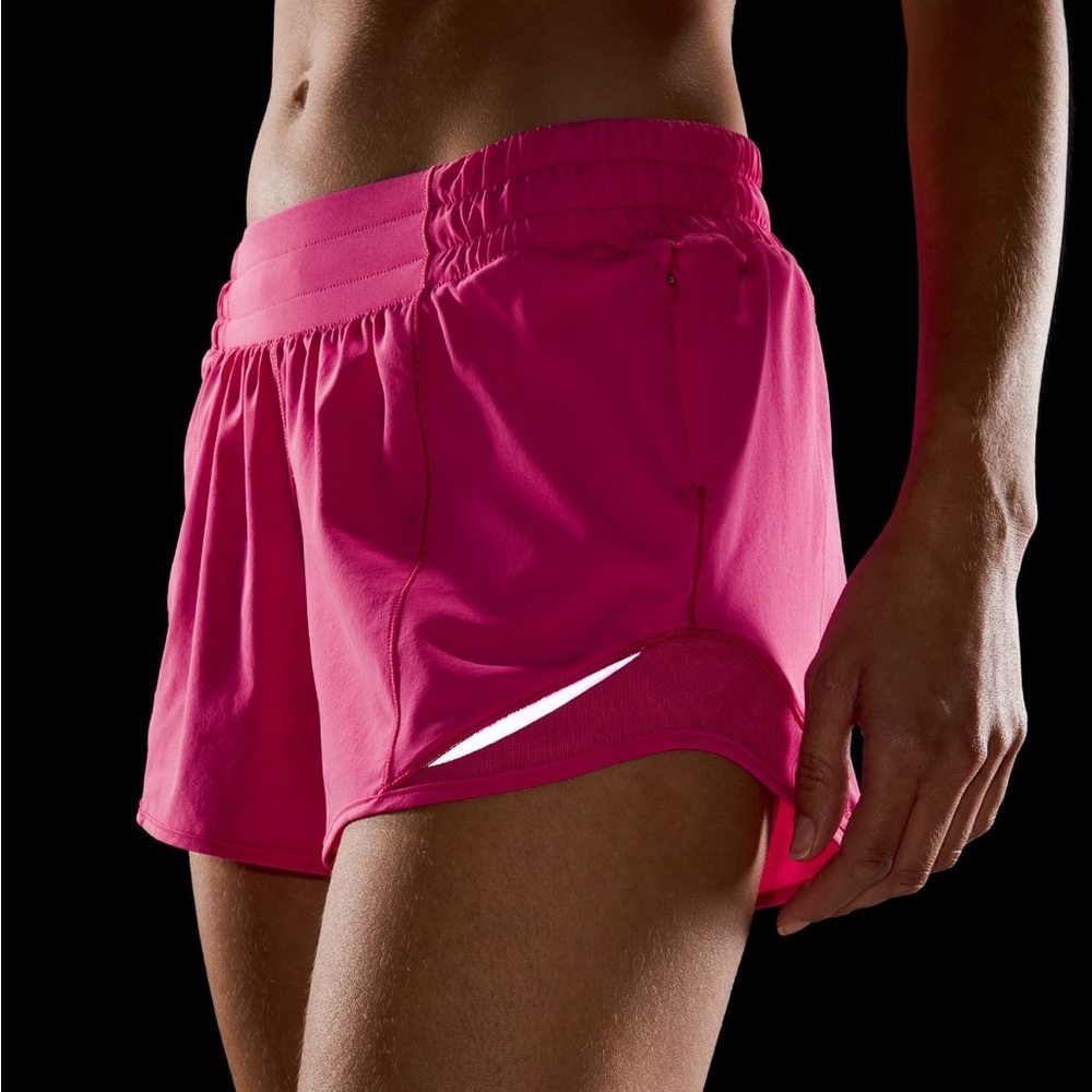 NWT Lululemon Hotty Hot Low Rise Lined Short 4” Sz 6 Sonic Pink